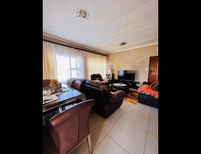 4 BEDROOM PROPERTY TO RENT IN SEA PARK
